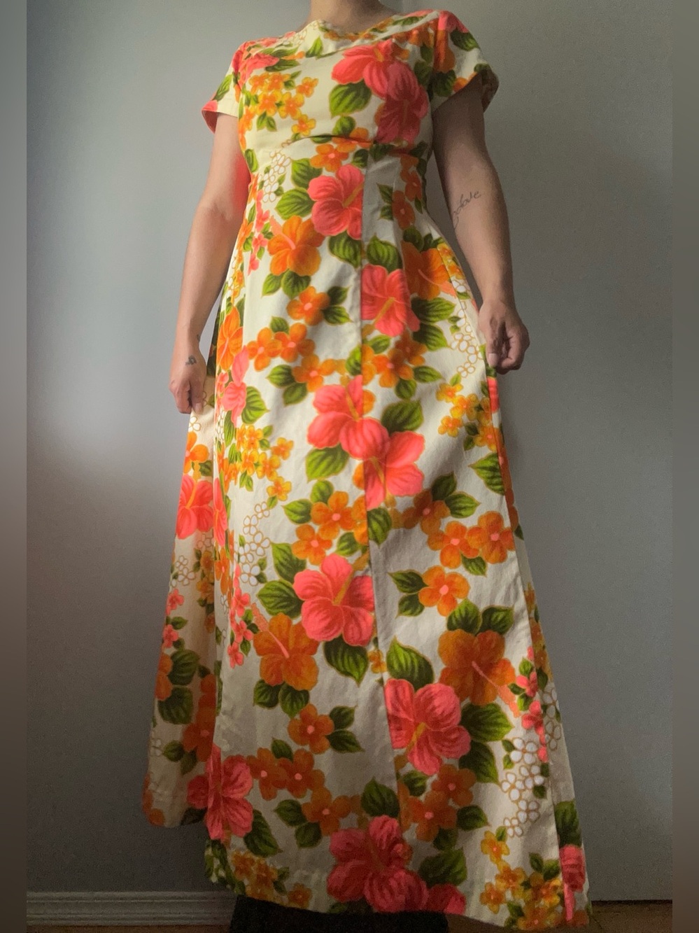 Ui-Maikai Hawaiian Made Vintage Floral Dress with Pink & Green Hibiscus Print
